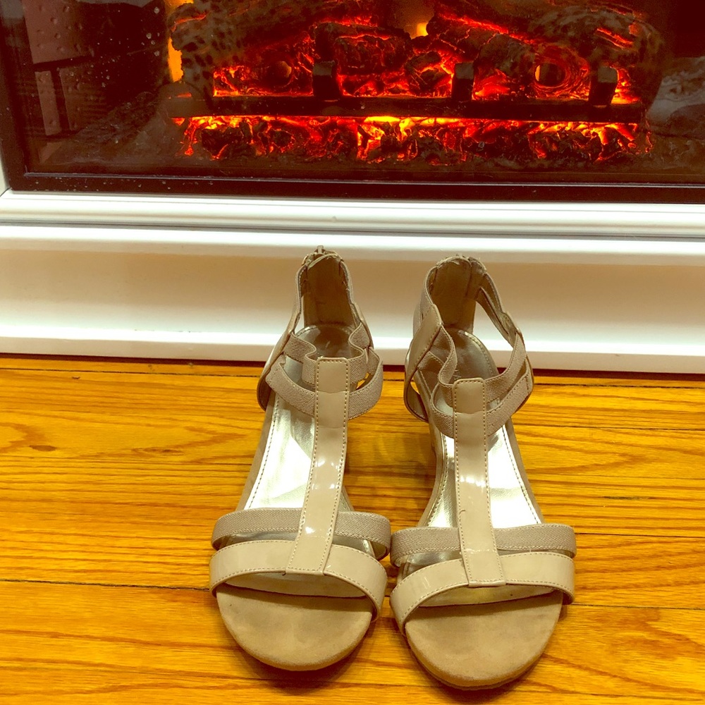 Alfani beige sandals size 7.5